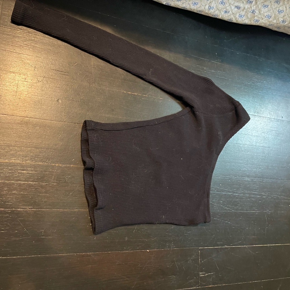 RSQ Black Ribbed Top - Picture 3 of 3
